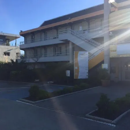 普瑞米尔图隆塞尼苏尔梅尔经典酒店 酒店