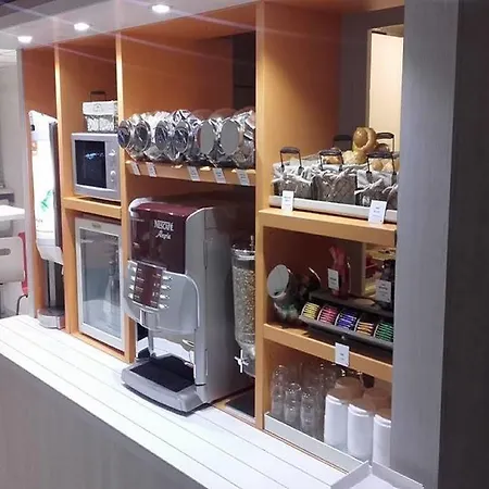 普瑞米尔图隆塞尼苏尔梅尔经典酒店 酒店 *
